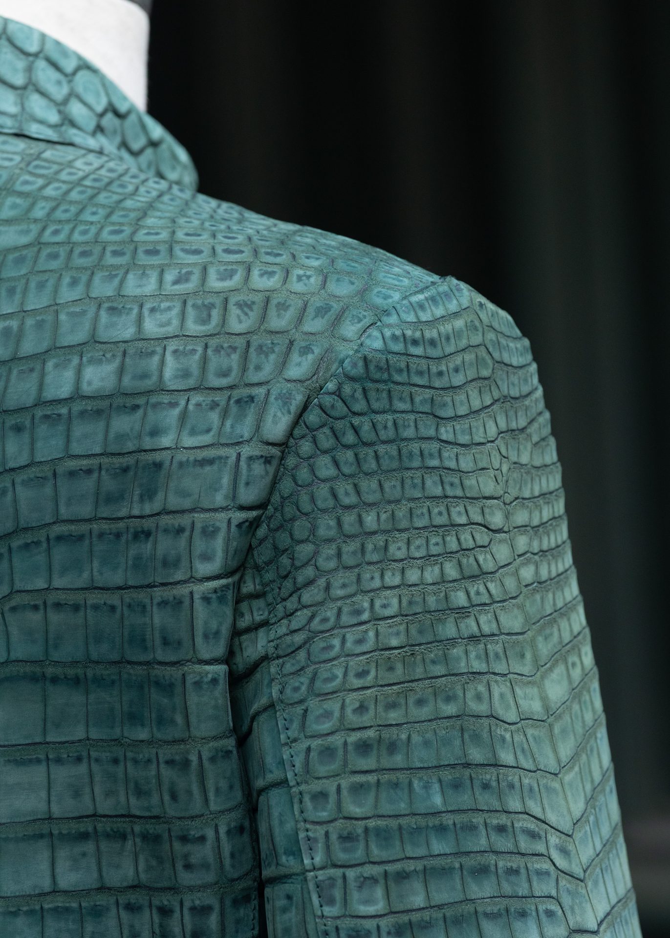 Veste Deccan en cuir de crocodile nubucké vert malachite